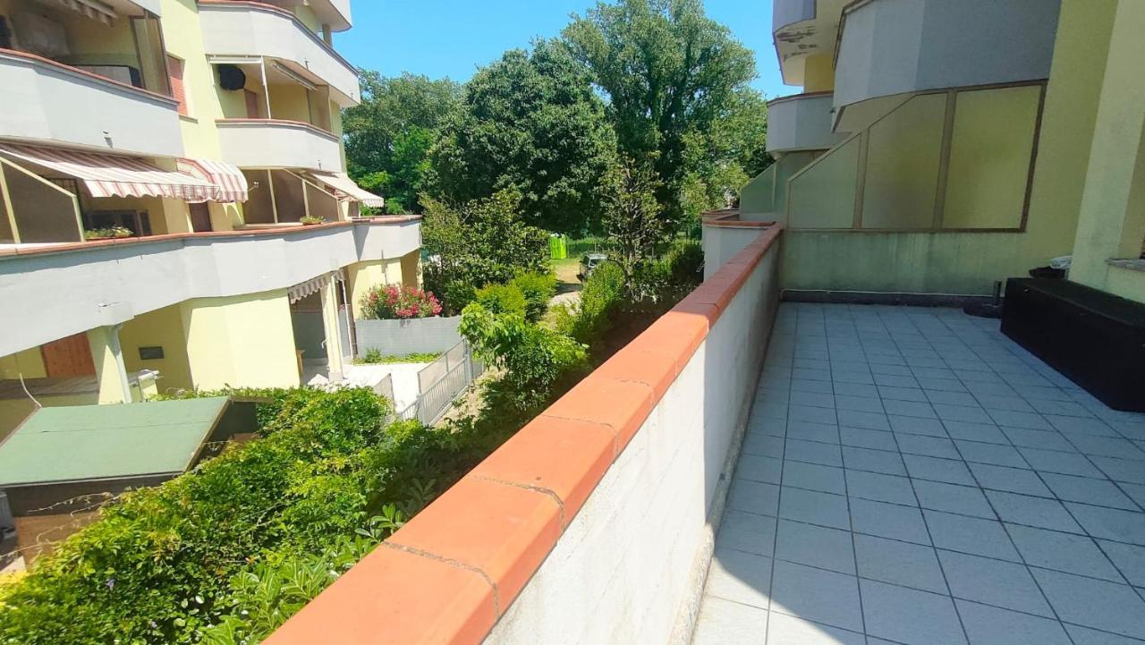 La Dolce Vita - Apartment With Shared Pool And Large Terrace Лидо-делле-Национи Экстерьер фото